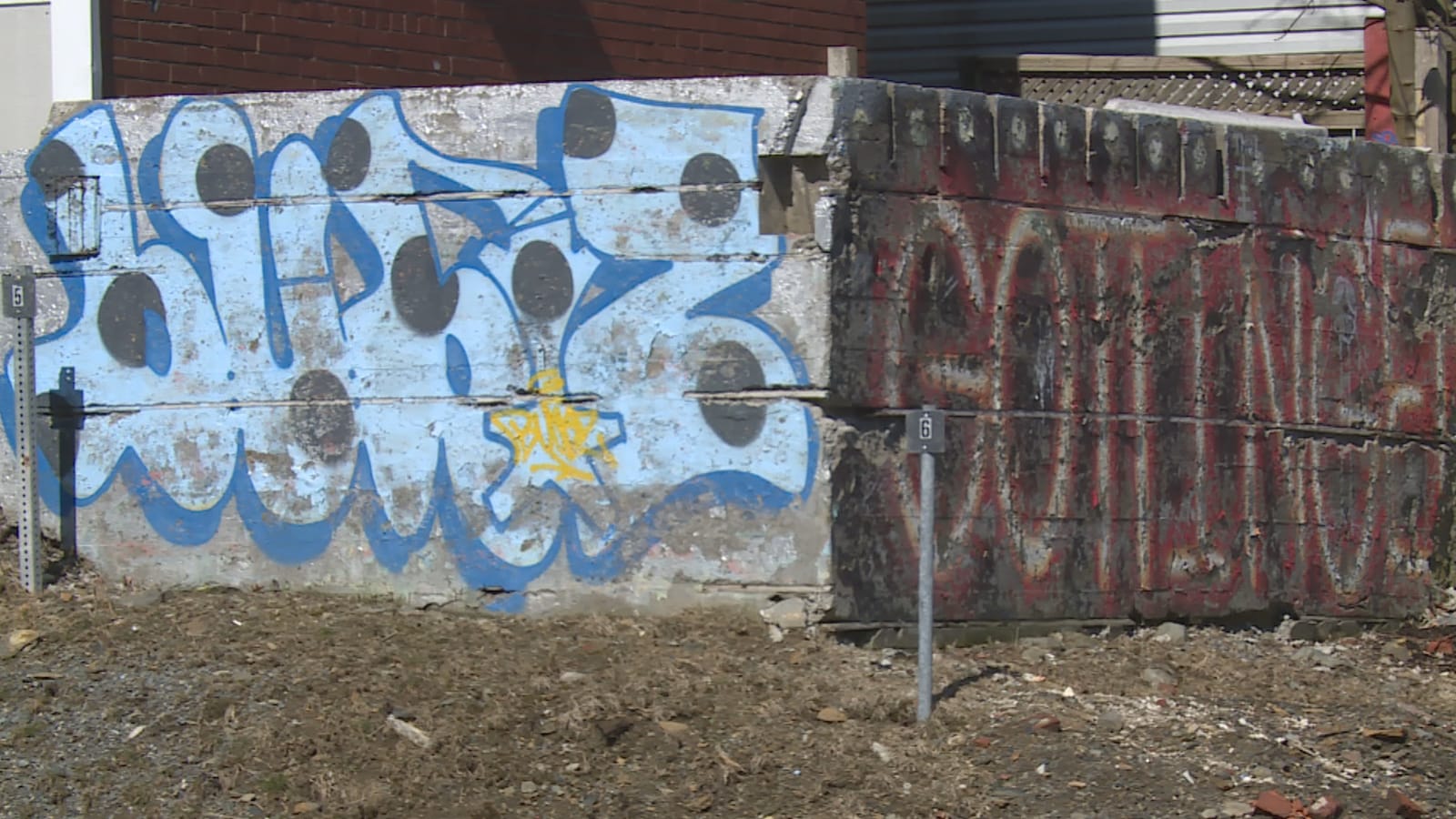 Des murs couverts de graffitis à Halifax.