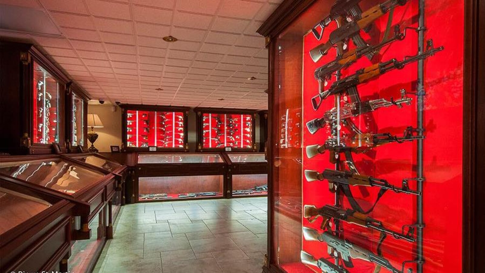 Des armes exposées au Musée canadien de l'arme et du bronze