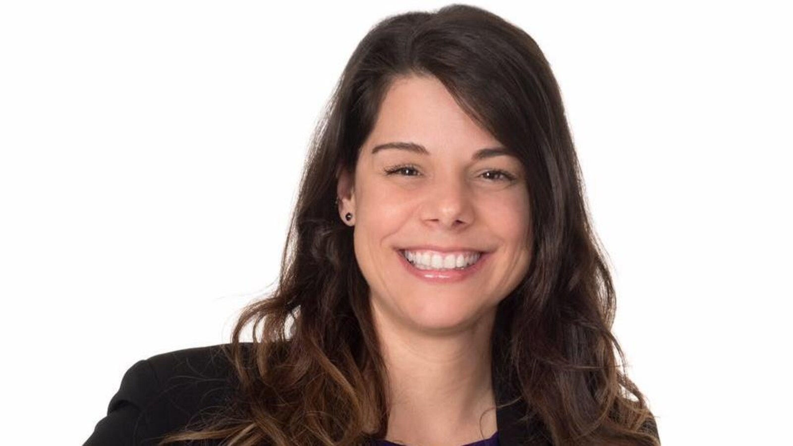 Une photo officielle de Nathalie Lemieux sur un fond blanc.