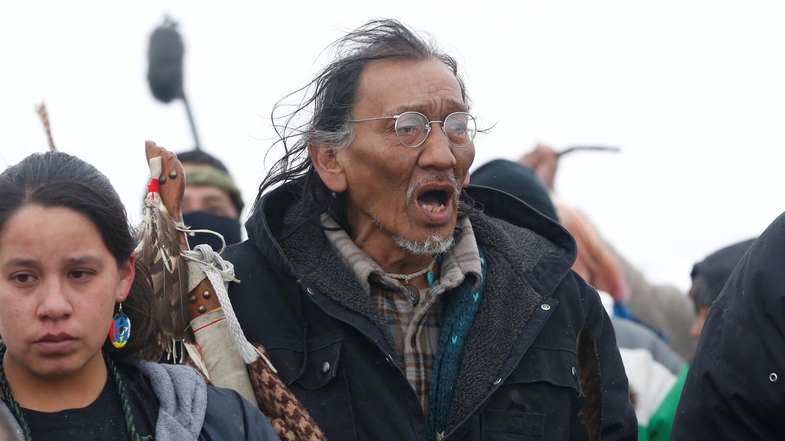 Nathan Phillips avec d'autres manifestants en 2017.