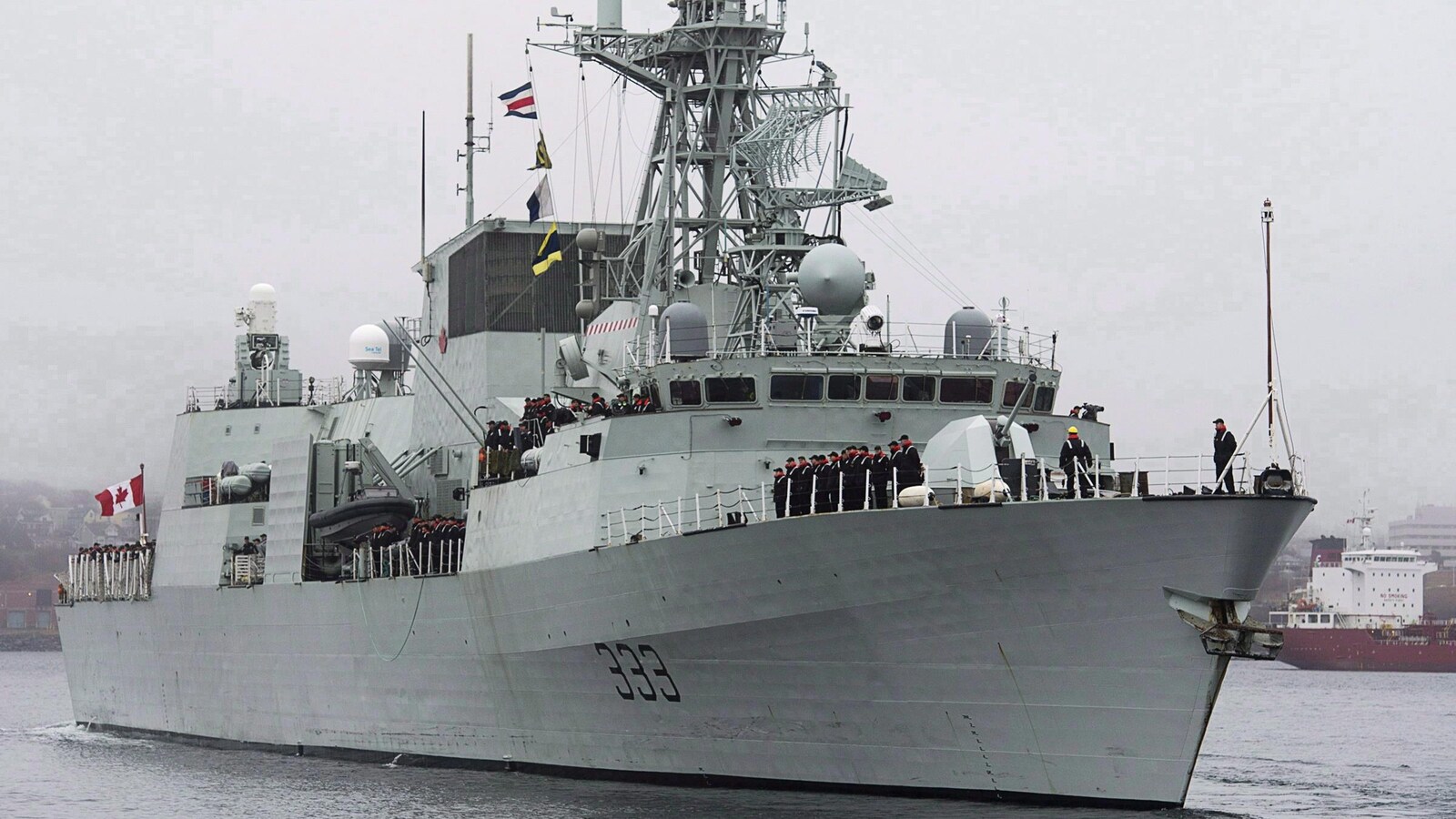 Le NCSM Toronto dans le port d'Halifax en janvier 2013