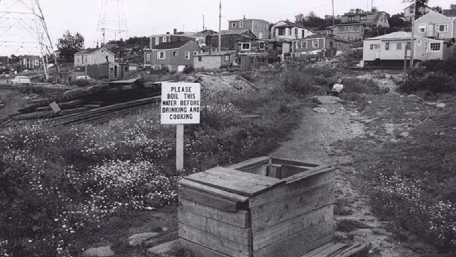 Un puits contaminé, dans le quartier d'Africville, vers 1965.