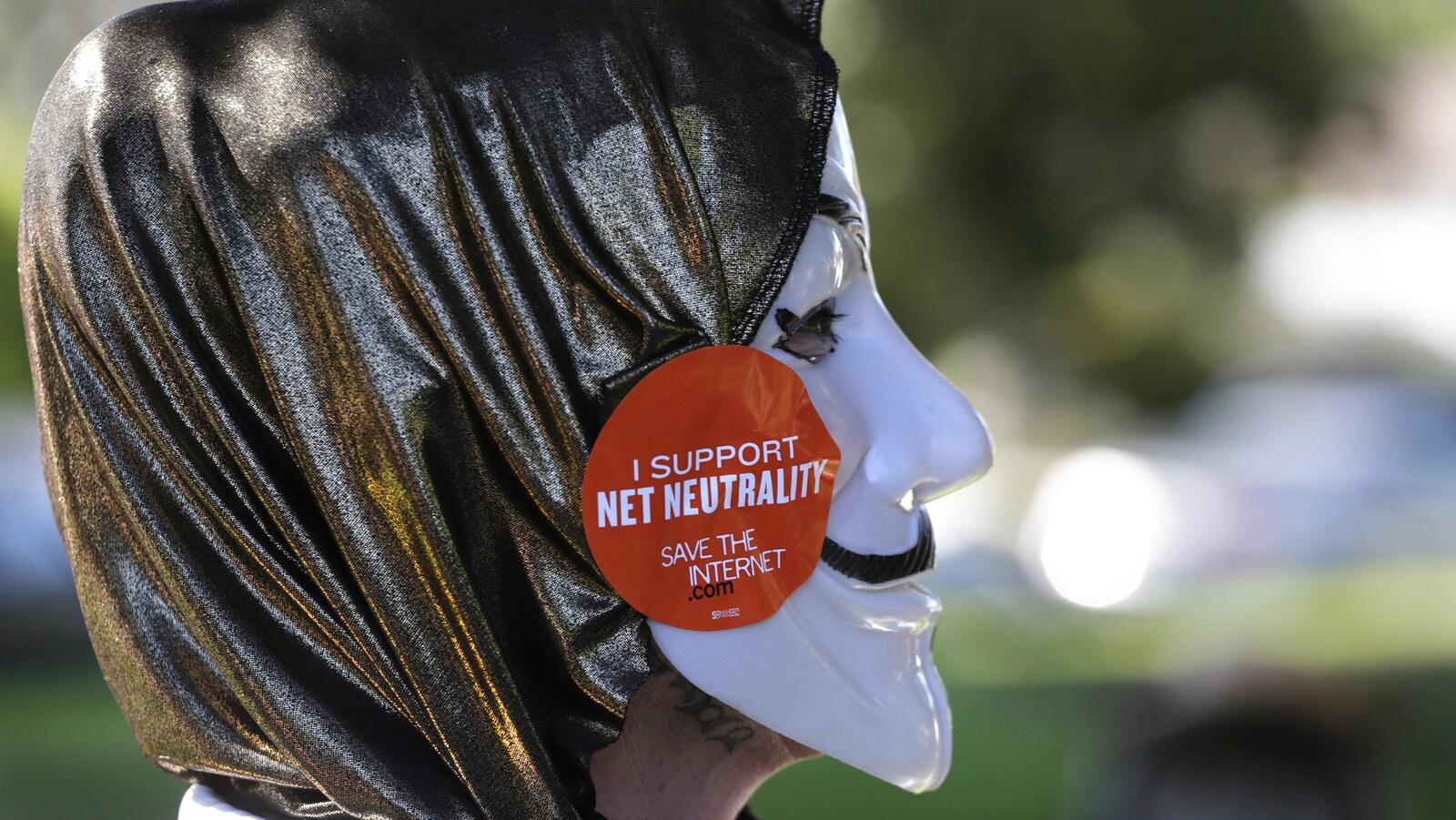 Un manifestant pro-neutralité du web.