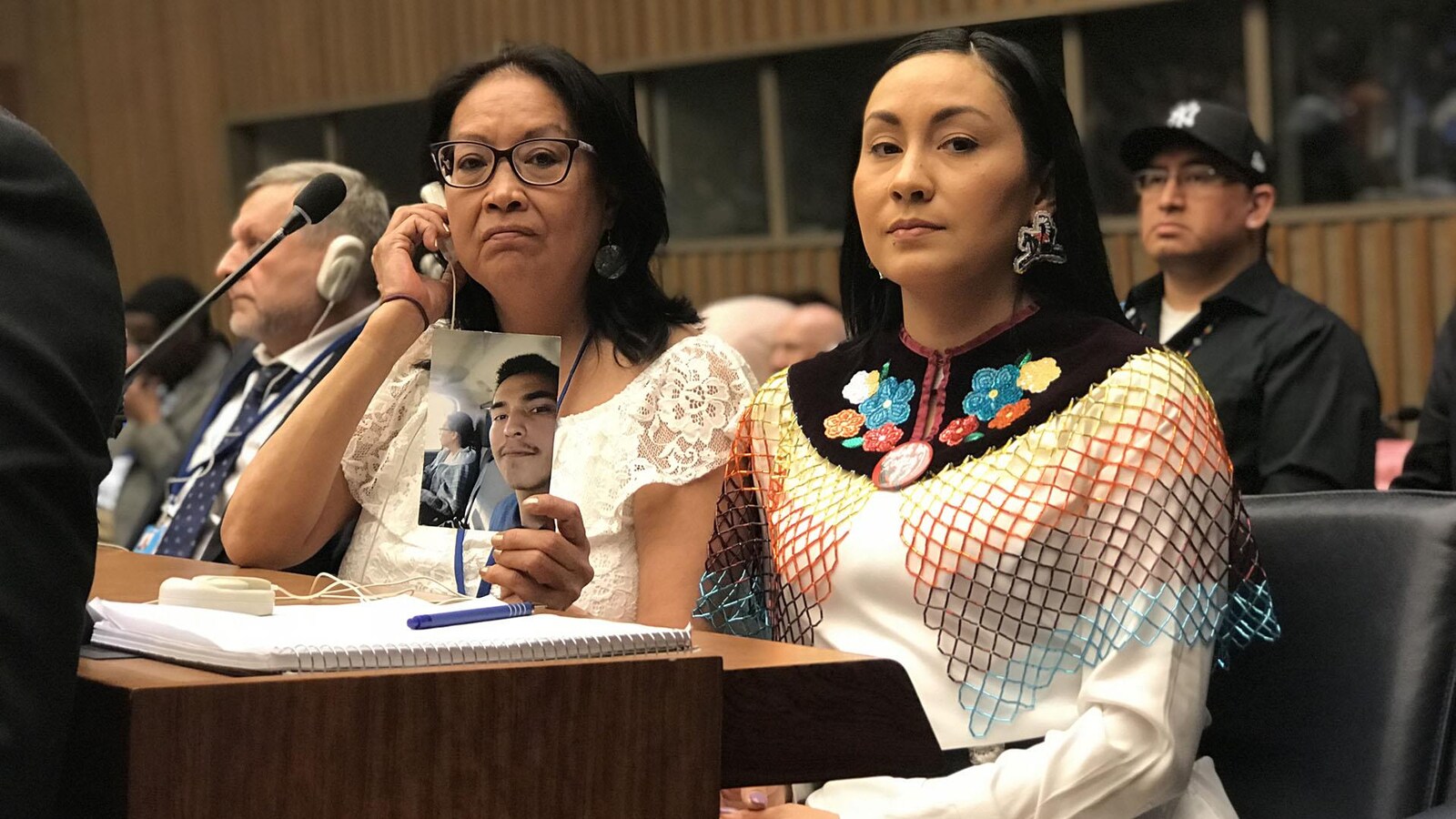 Capture d'écran du documentaire nîpawistamâsowin: We Will Stand Up