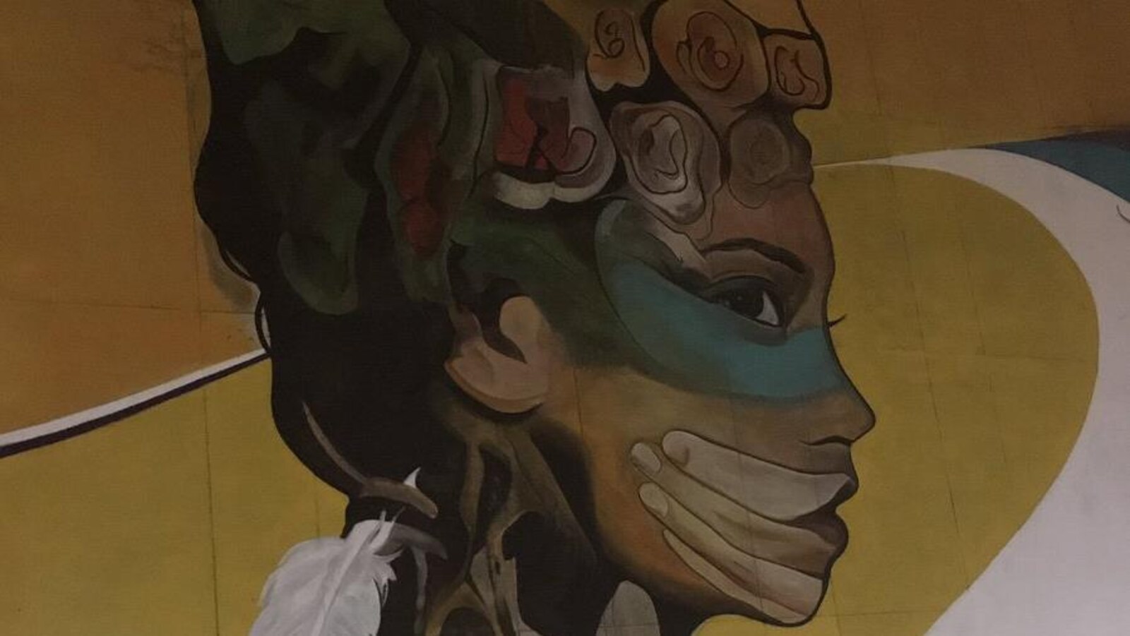 Peinture murale de Mike Valcourt sur l'avenue James dans le cadre de Nuit Blanche Winnipeg.