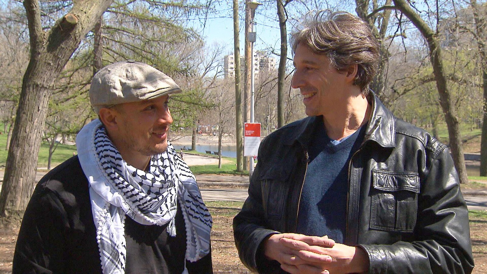 Samian et Jean-Michel Malouf dans un parc