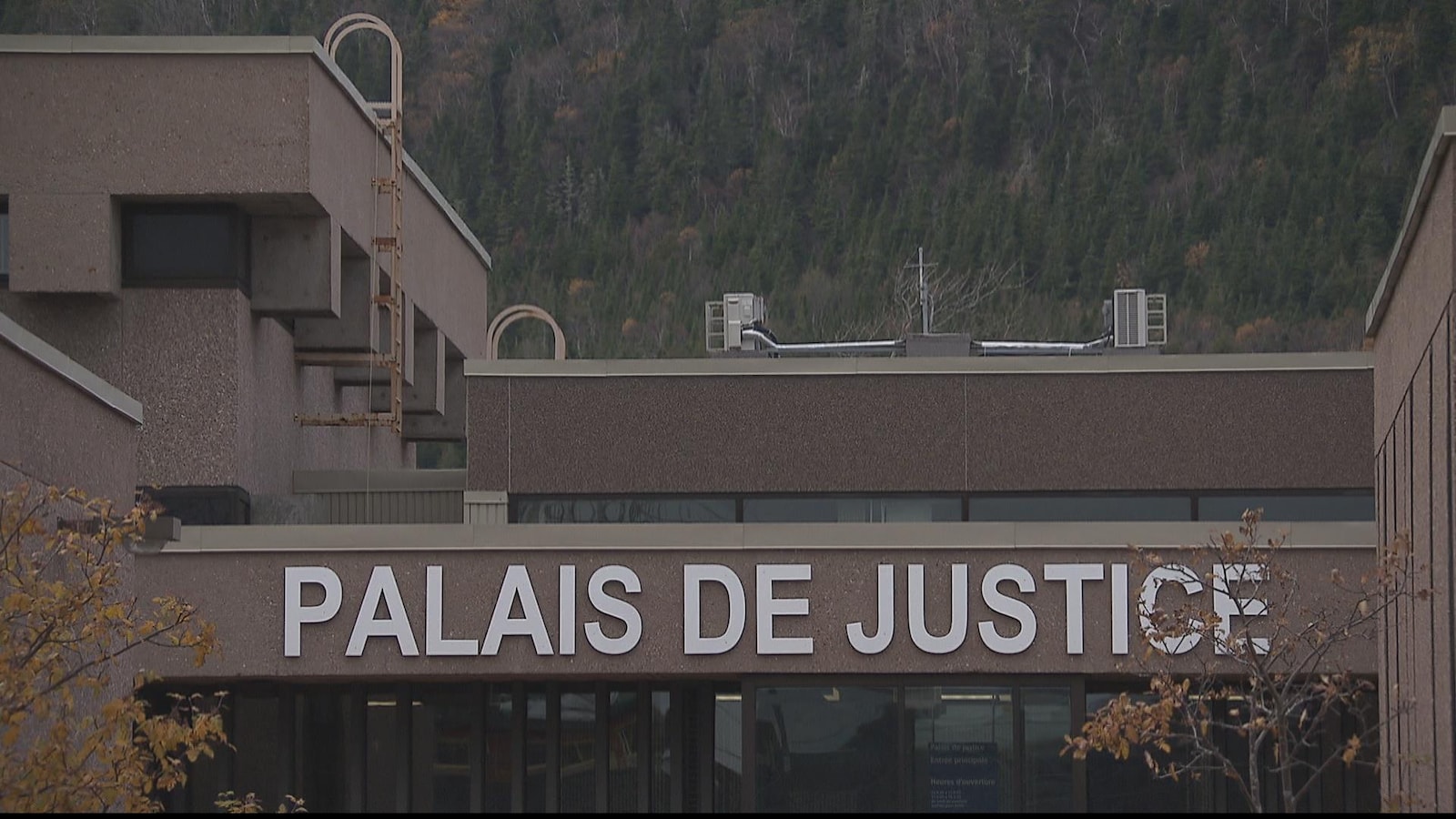Enseigne du palais de justice de Percé.