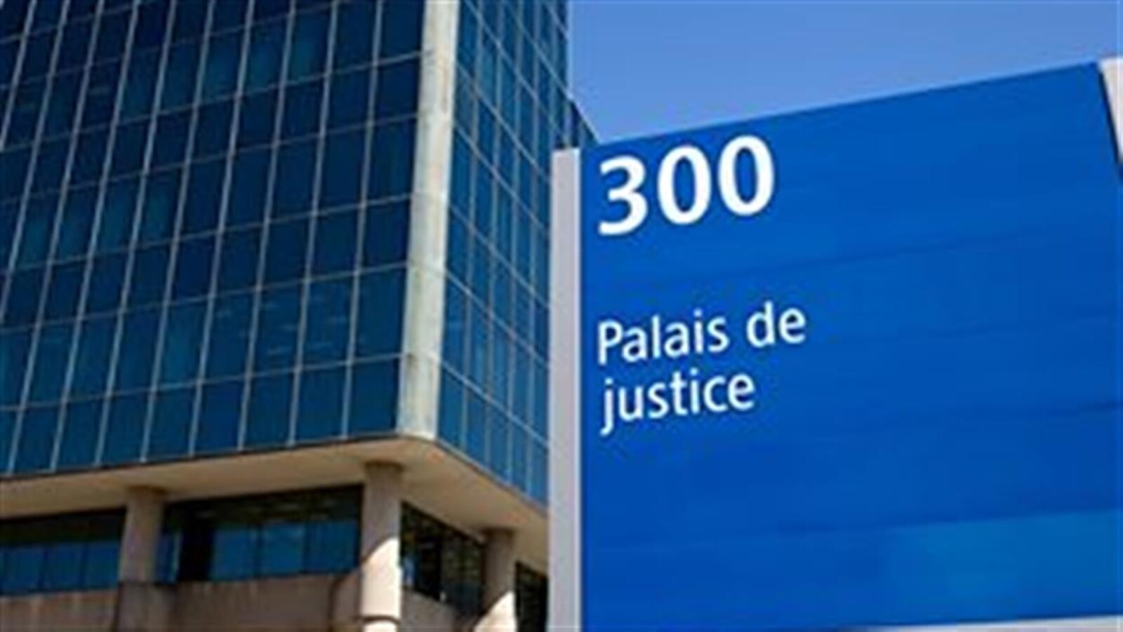 Affiche du Palais de Justice de Québec