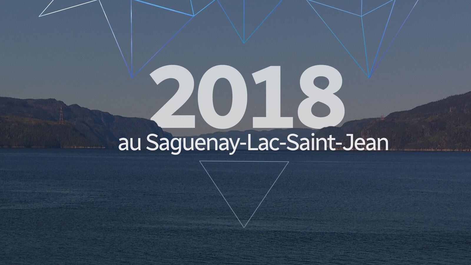 2018 au Saguenay-Lac-Saint-Jean écrit en gros sur une photo du fjord du Saguenay.