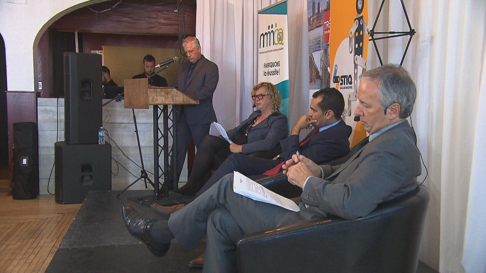 Les candidats de gauche à droite : Michelle Blanc, candidate du Parti québécois dans Mercier, Monsef Derraji, candidat pour le Parti libéral dans Nelligan et André Lamontagne, candidat de la Coalition avenir Québec.