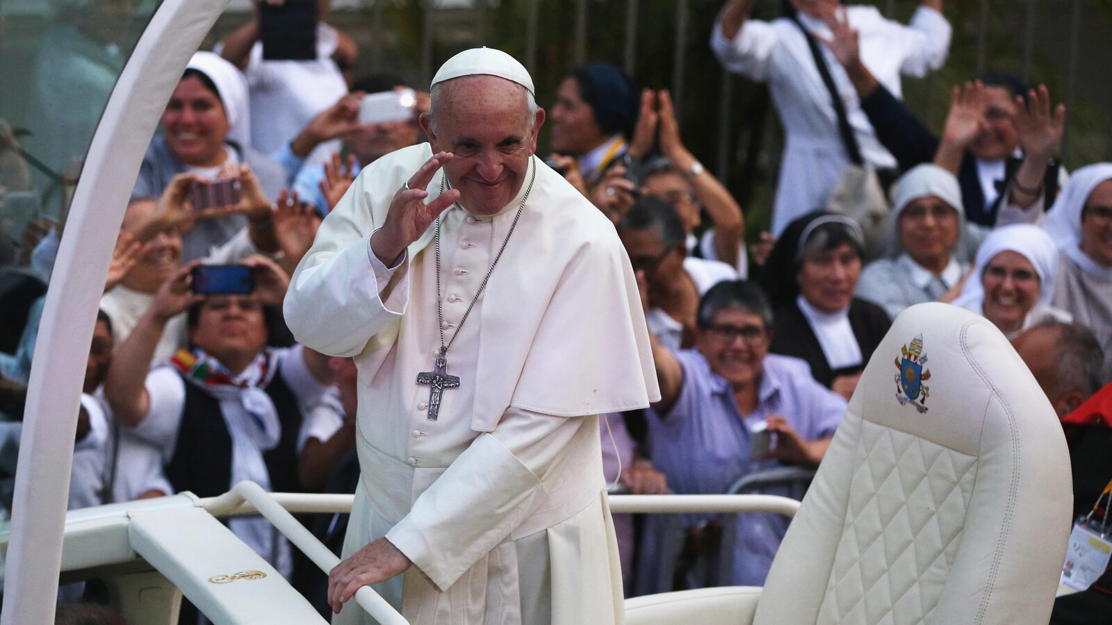 Le pape François lors de son arrivée à Lima, le 18 janvier 2018.