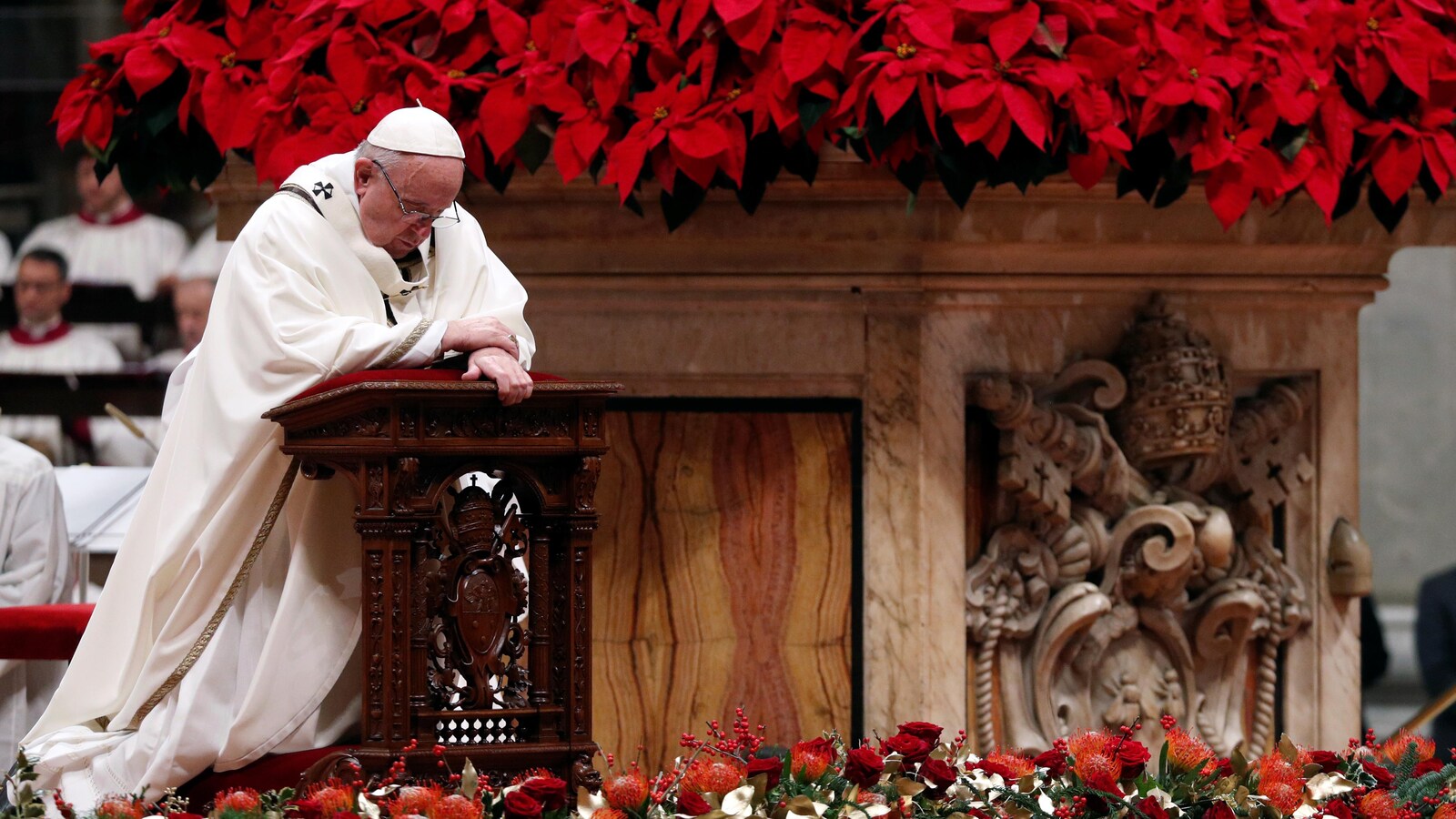 Le Pape François à la messe de la veille de Noël dans la Basilique Saint-Pierre au Vatican