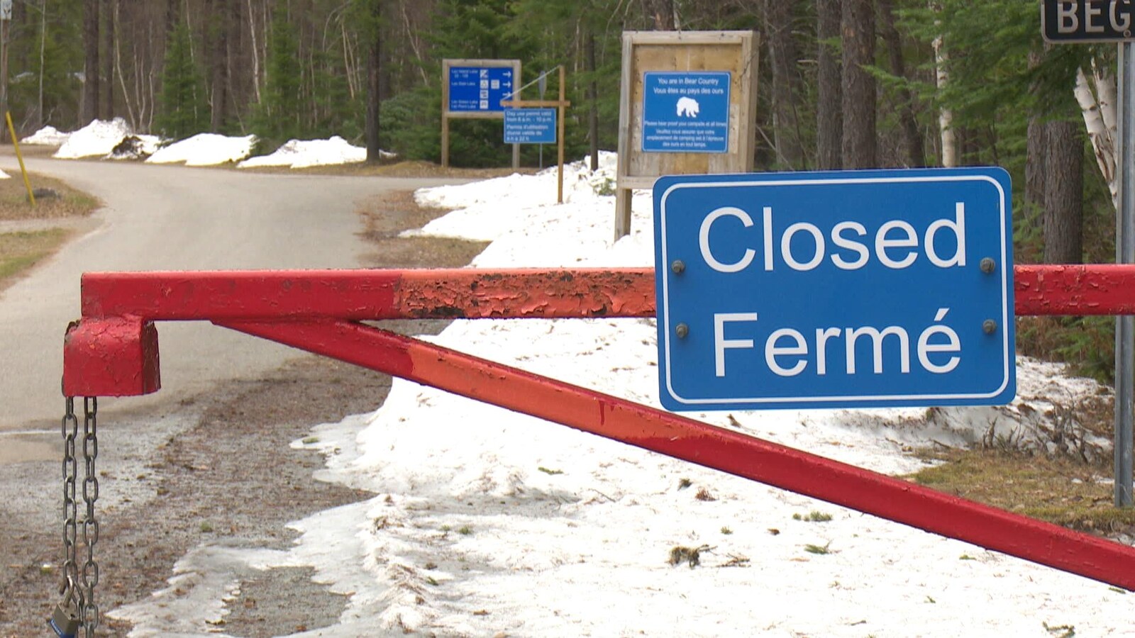 Présence de neige dans un parc provincial.