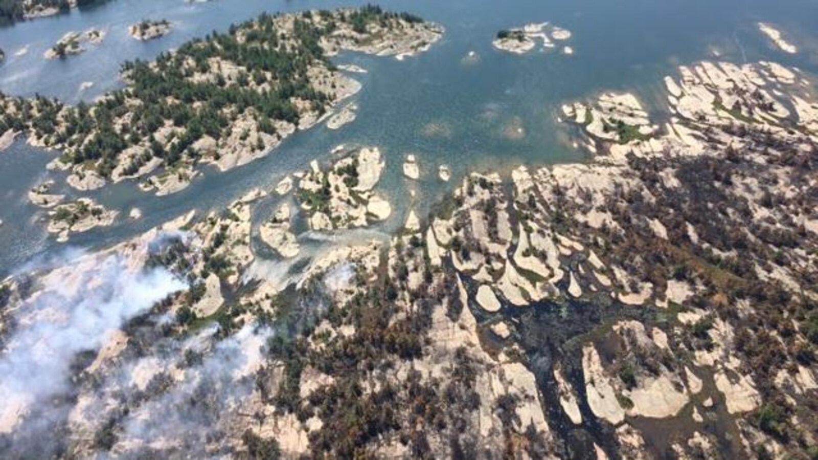 Vue aérienne du feu Parry Sound 33.