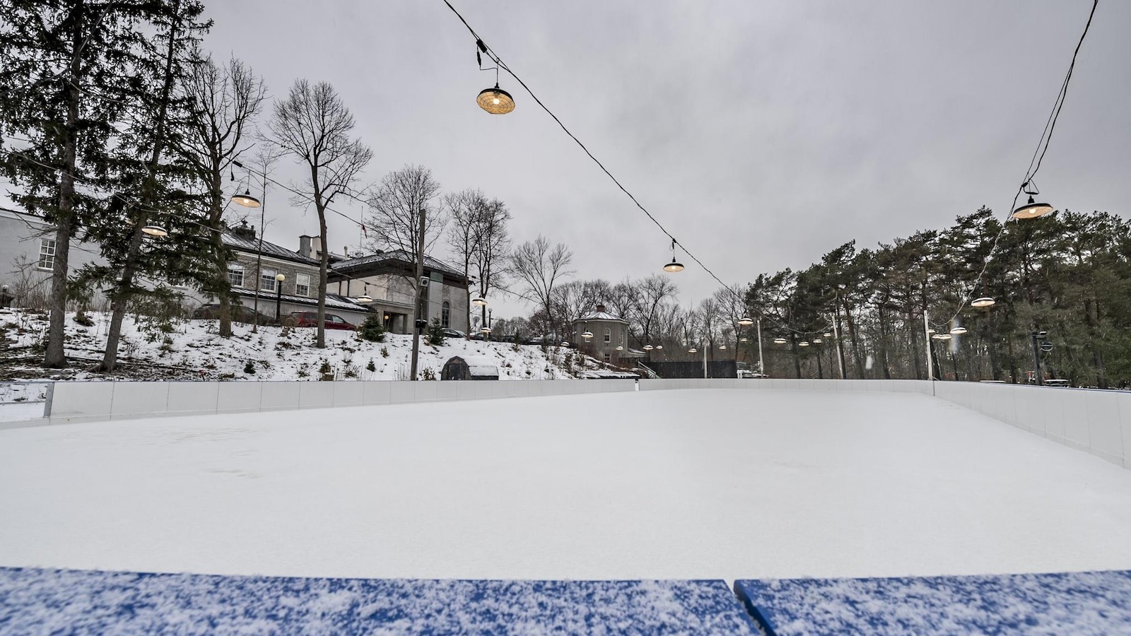 La patinoire de Rideau Hall par une journée d'hiver ennuagée