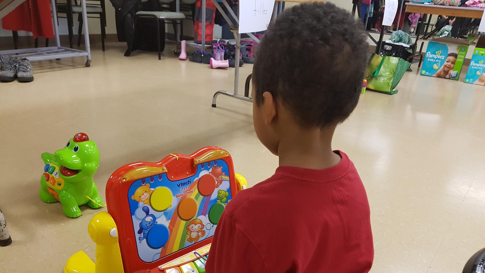 Un enfant dans un centre de pédiatrie