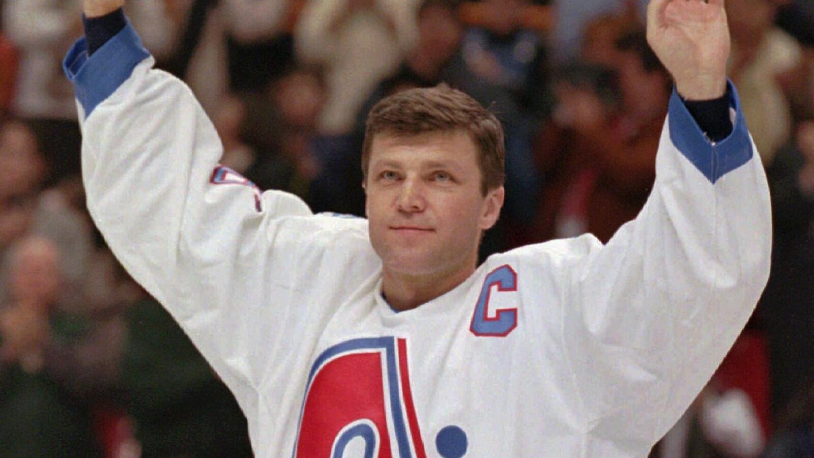 Le 4 février 1996, Peter Stastny est ovationné par plus de 14 000 partisans au Colisée de Québec alors que l'on retire son chandail numéro 26