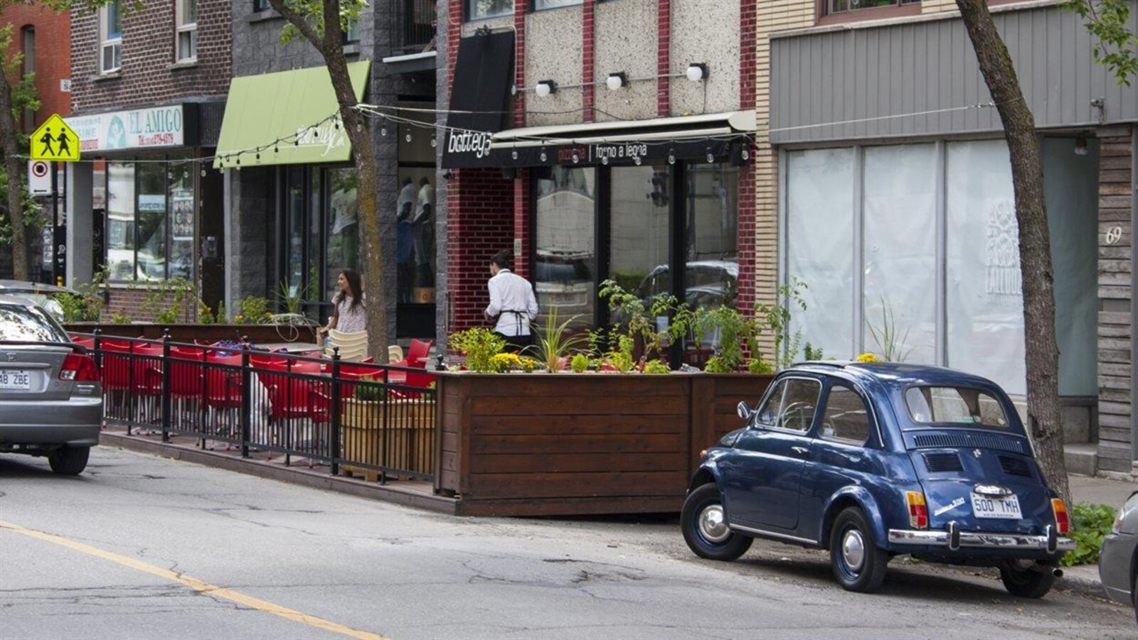 Commerces dans la Petite-Italie, à Montréal