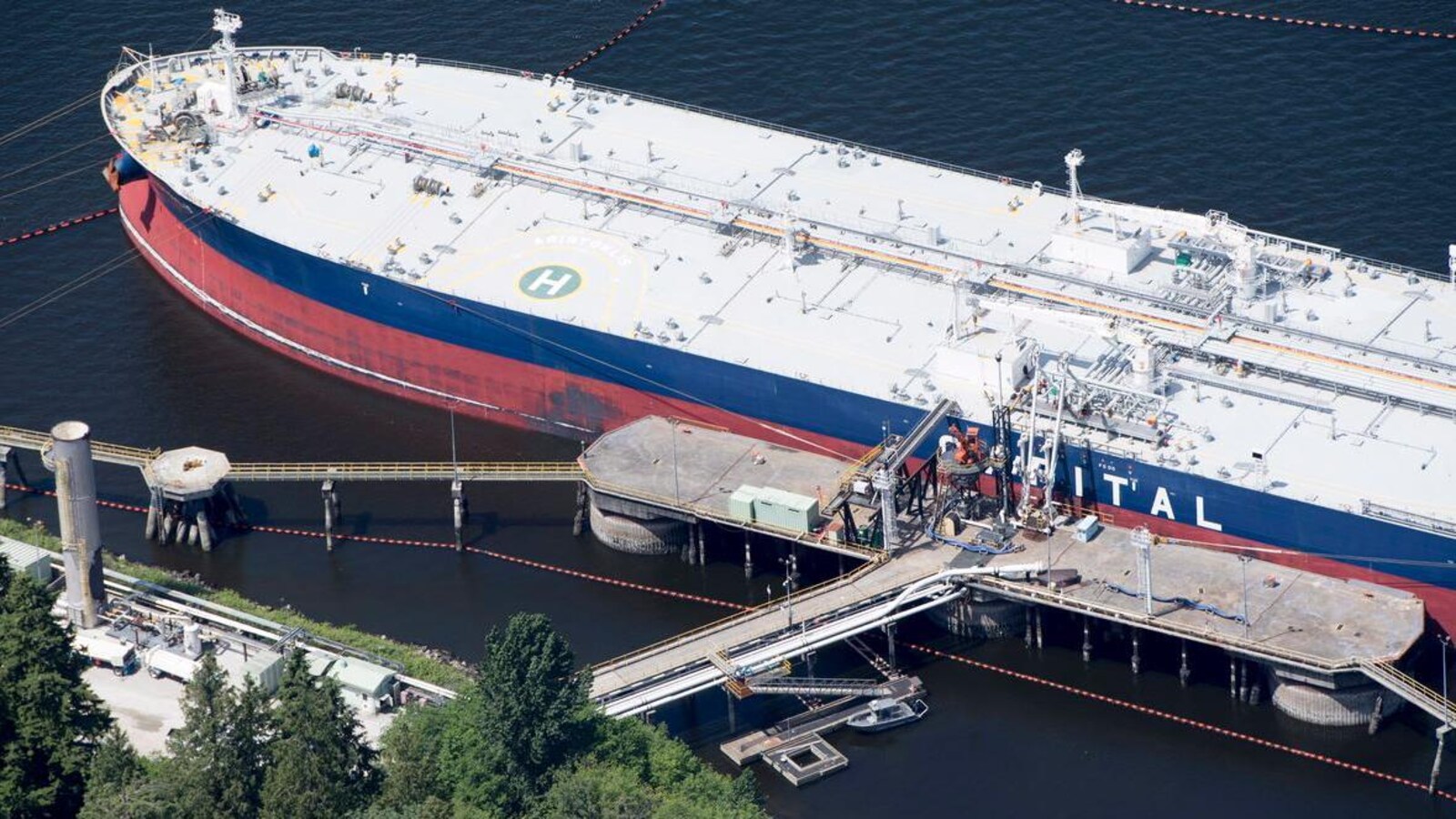 Un pétrolier amarré au terminal de Burnaby, dans le Grand Vancouver.