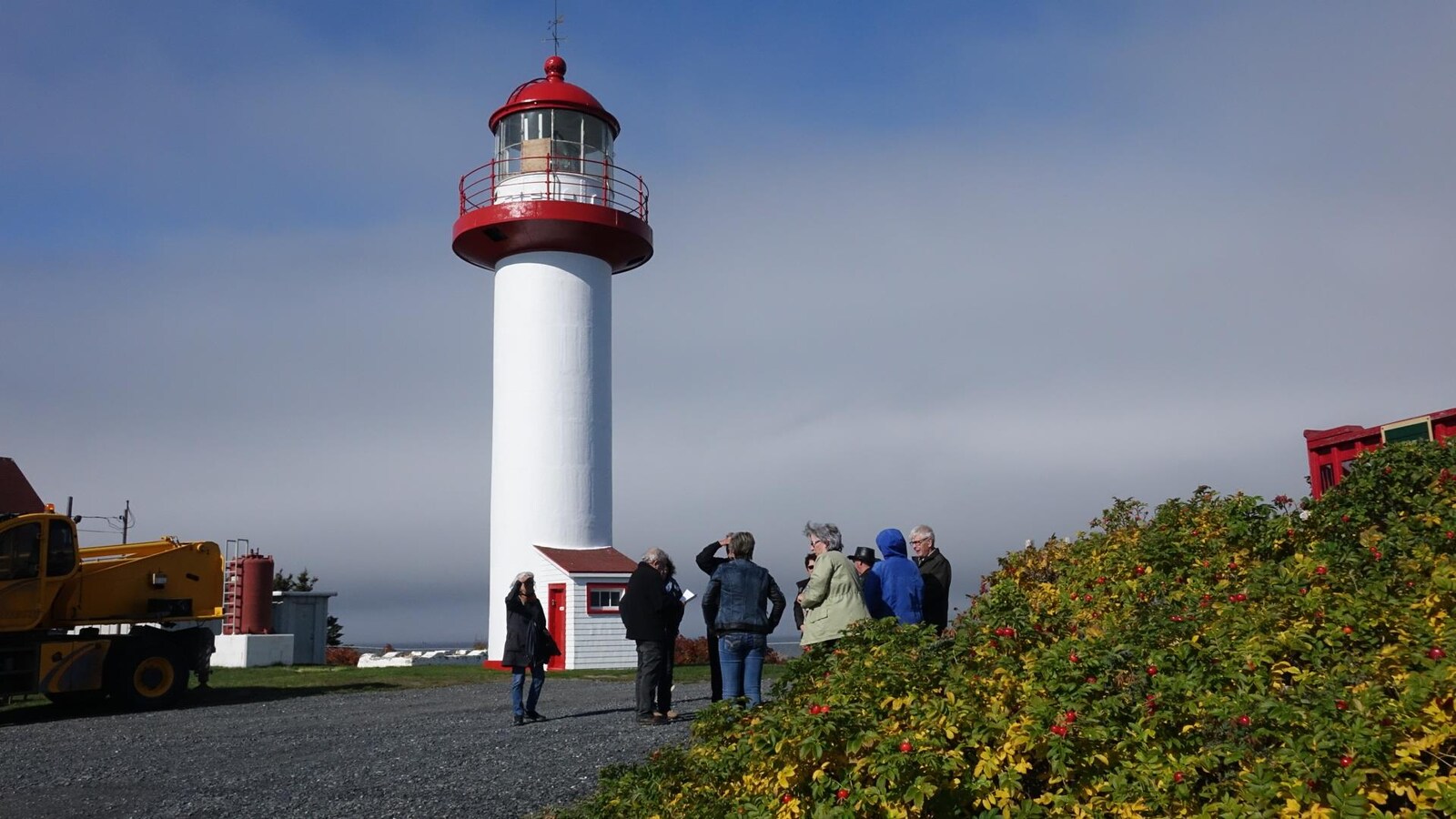 Le phare de SainteMadeleinedelaRivièreMadeleine dans le paysage