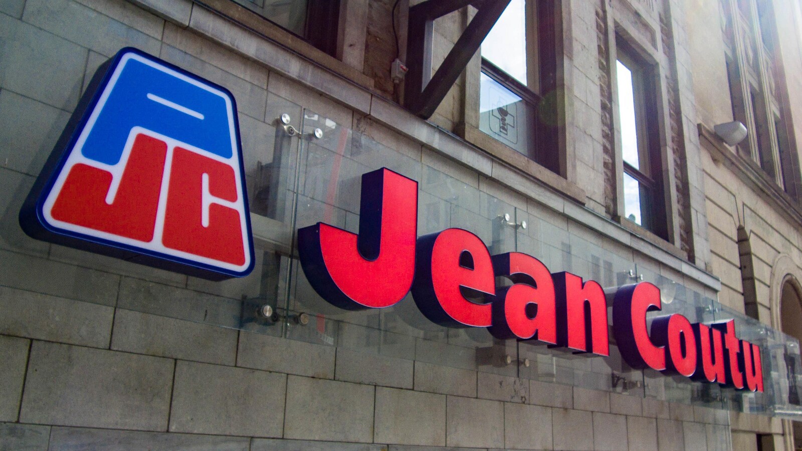 Des franchisés pourront exercer une action collective contre Jean Coutu