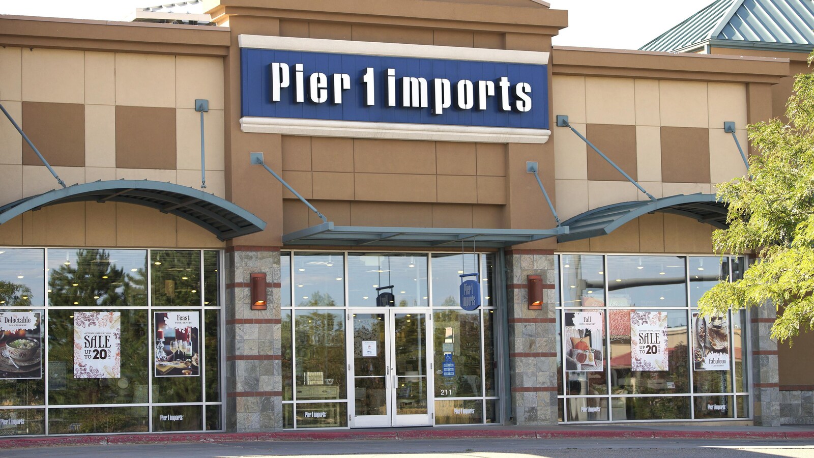 Pier 1 Imports Fermera Six Magasins Au Canada En Ao T ICI Radio Canada Ca   Pier 1 Imports Magasins Detaillants Meubles Commerce 