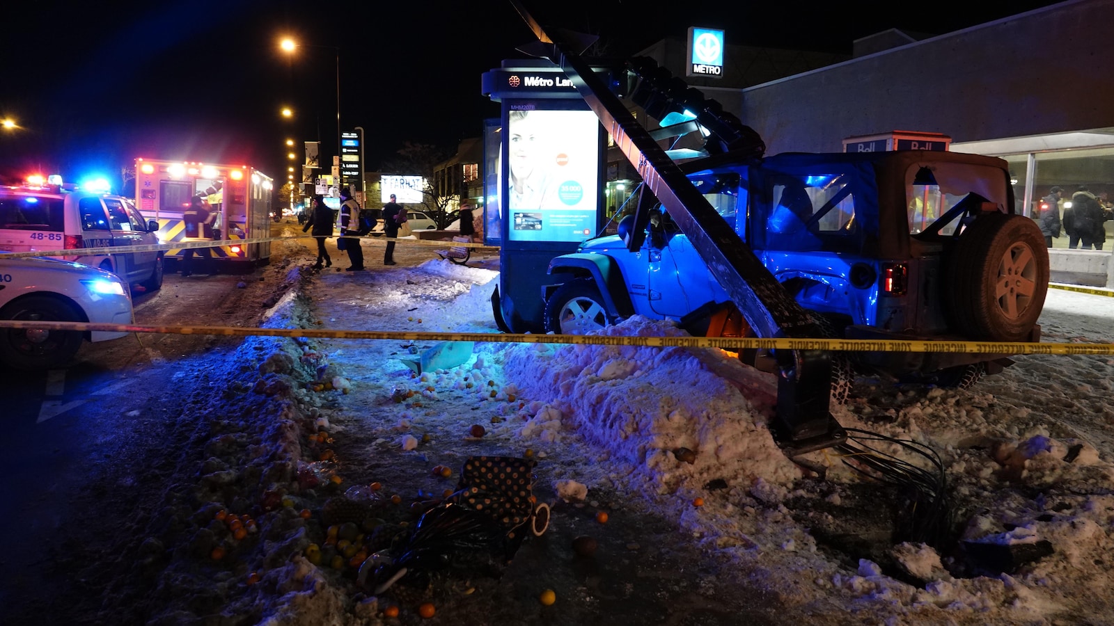 Le véhicule, dont le conducteur a perdu le contrôle, a happé deux piétons, dont une femme qui a été sérieusement blessée.