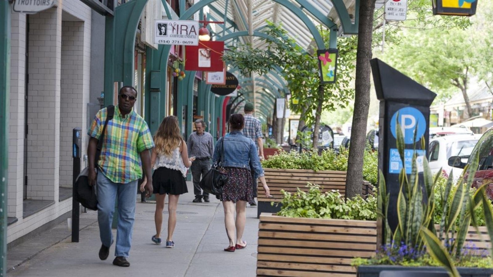 Plaza Saint-Hubert, Montréal