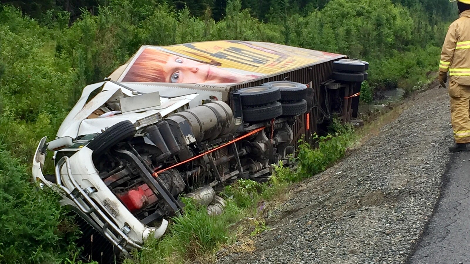 Le poids lourd a fait une sortie de route sur la 117, près de la fourche de la route de Mont-Brun.