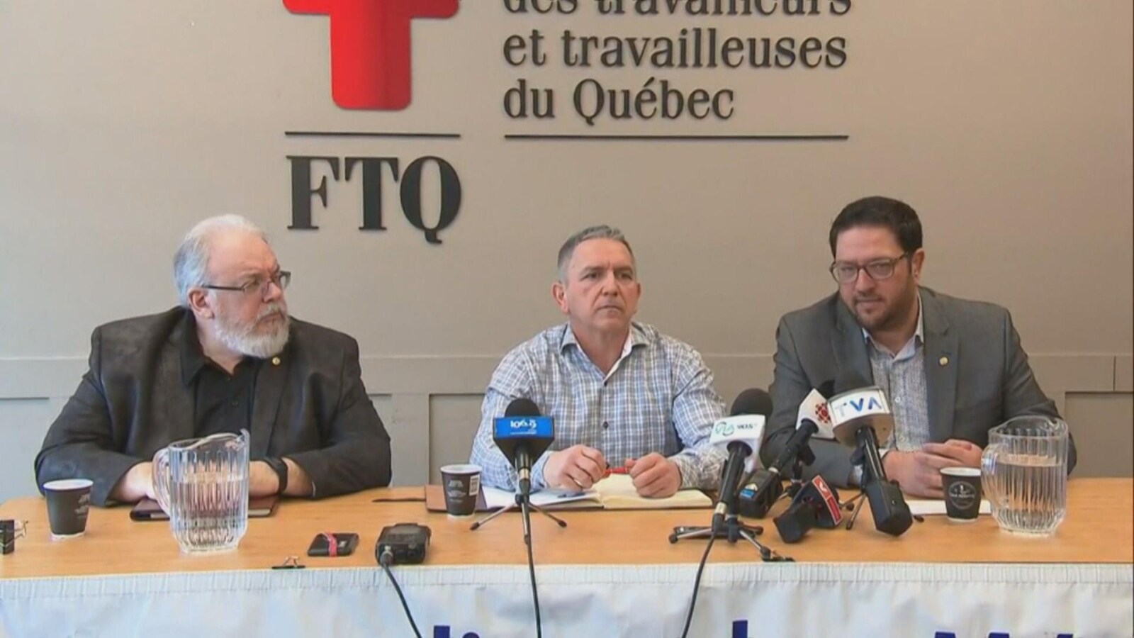 Des représentants du Syndicat des métallos rencontrent la presse.