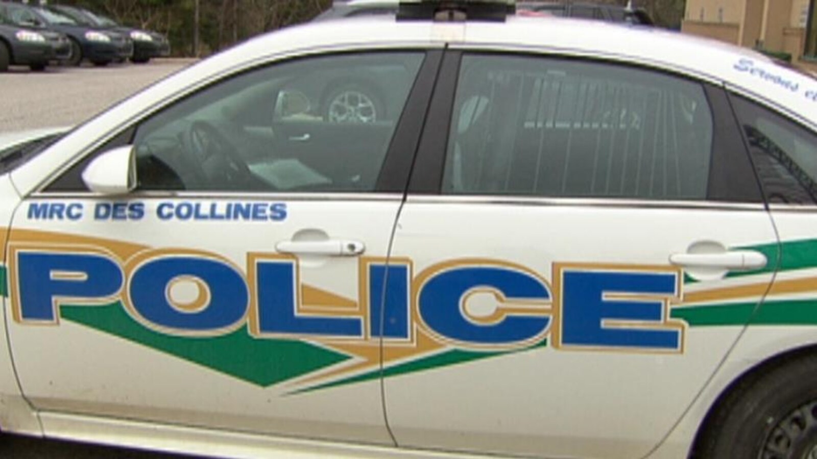 Gros plan sur un véhicule de police