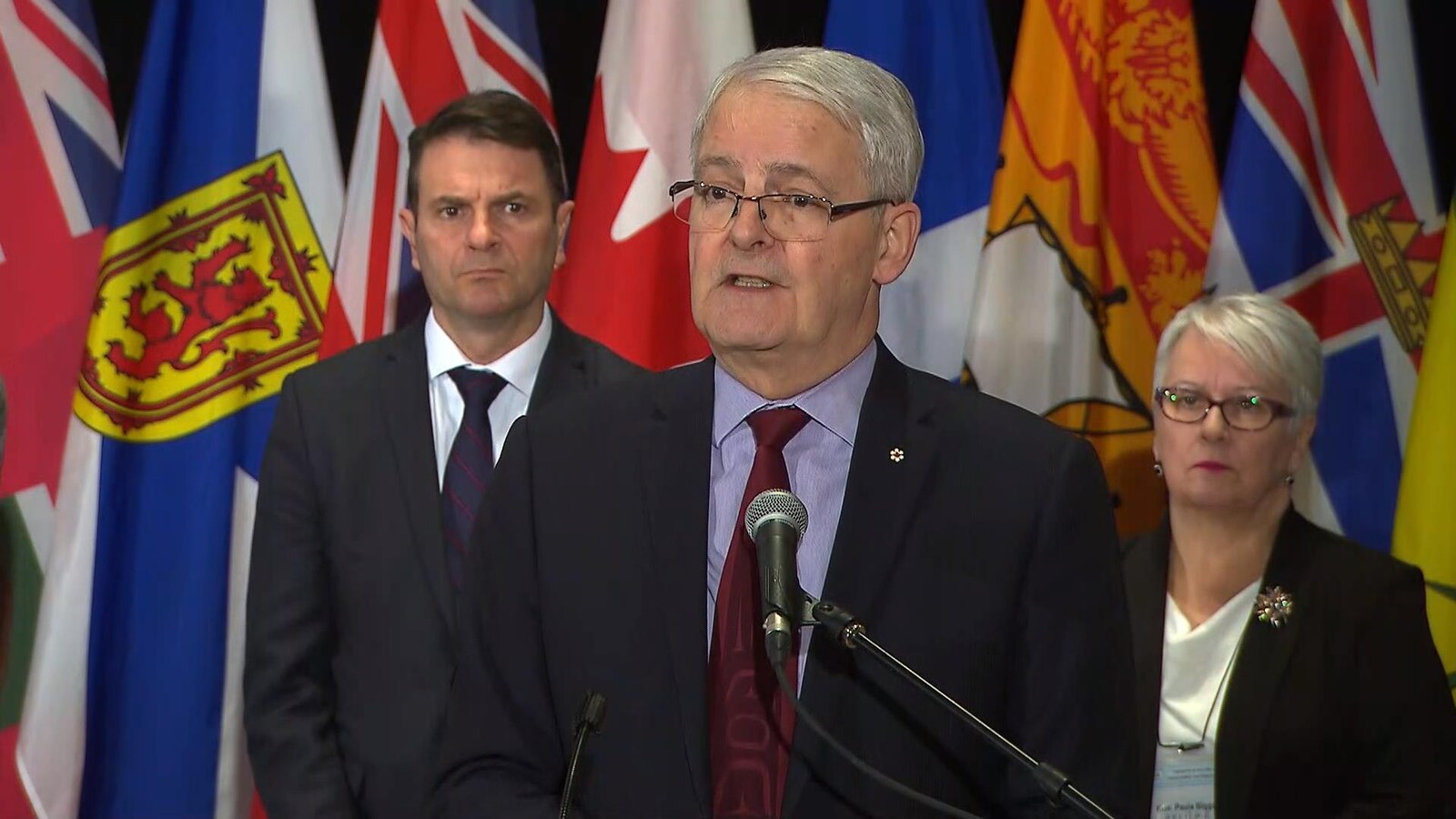 Le ministre Marc Garneau en conférence de presse