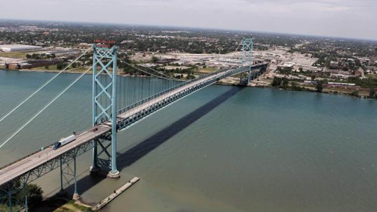 Vue d'un pont du ciel