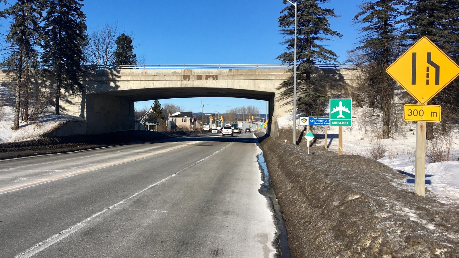 Le pont de la route 17 à Hawkesbury, au-dessus de la route 34.
