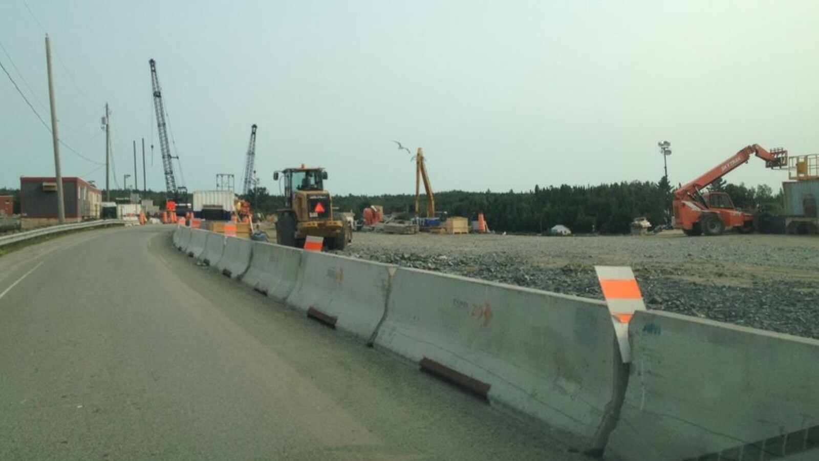 Travaux sur le pont-barrage d'Angliers, au Témiscamingue