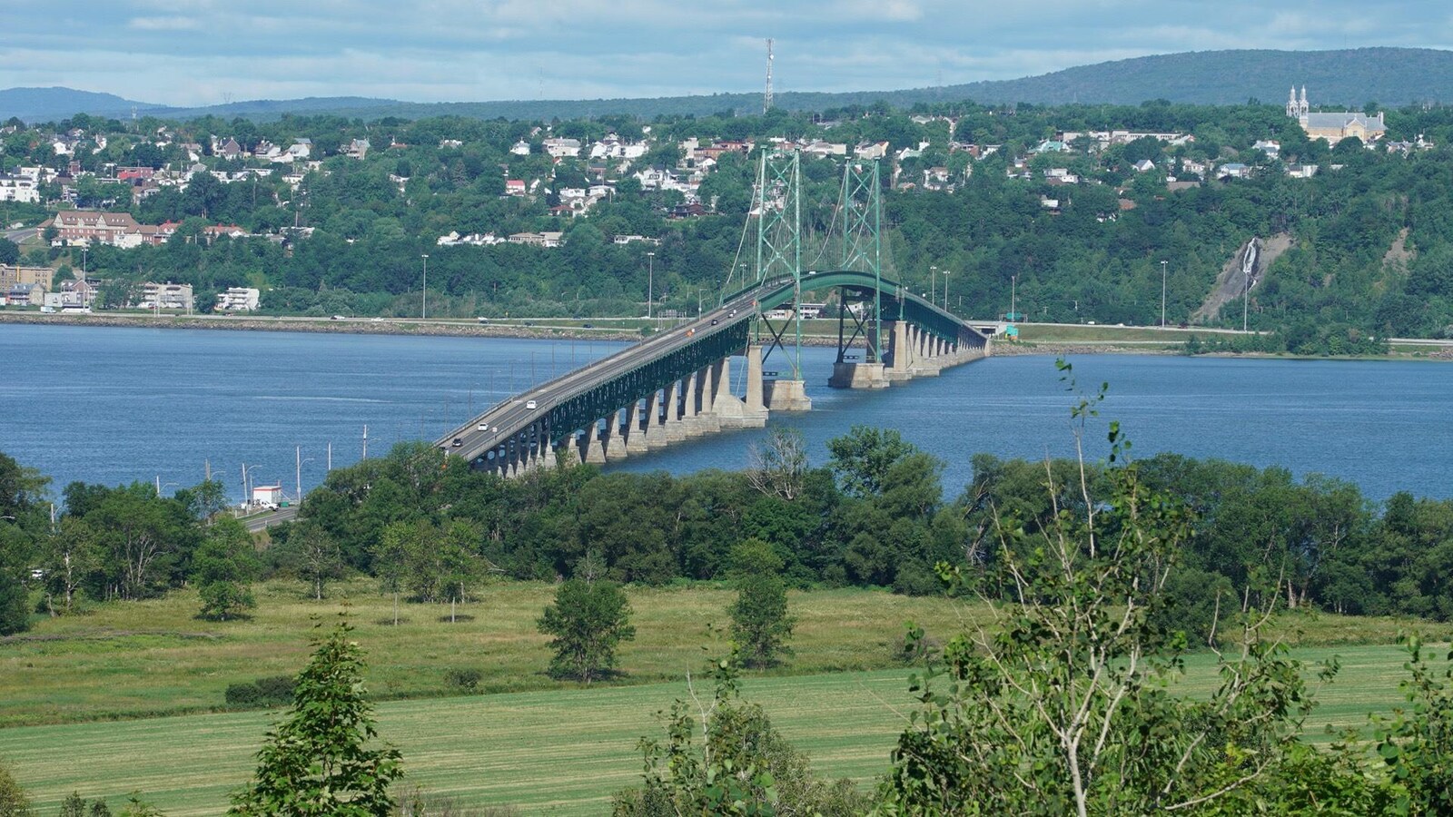 Un nouveau pont à l'île d'Orléans en 2024, répètent les libéraux | ICI ...