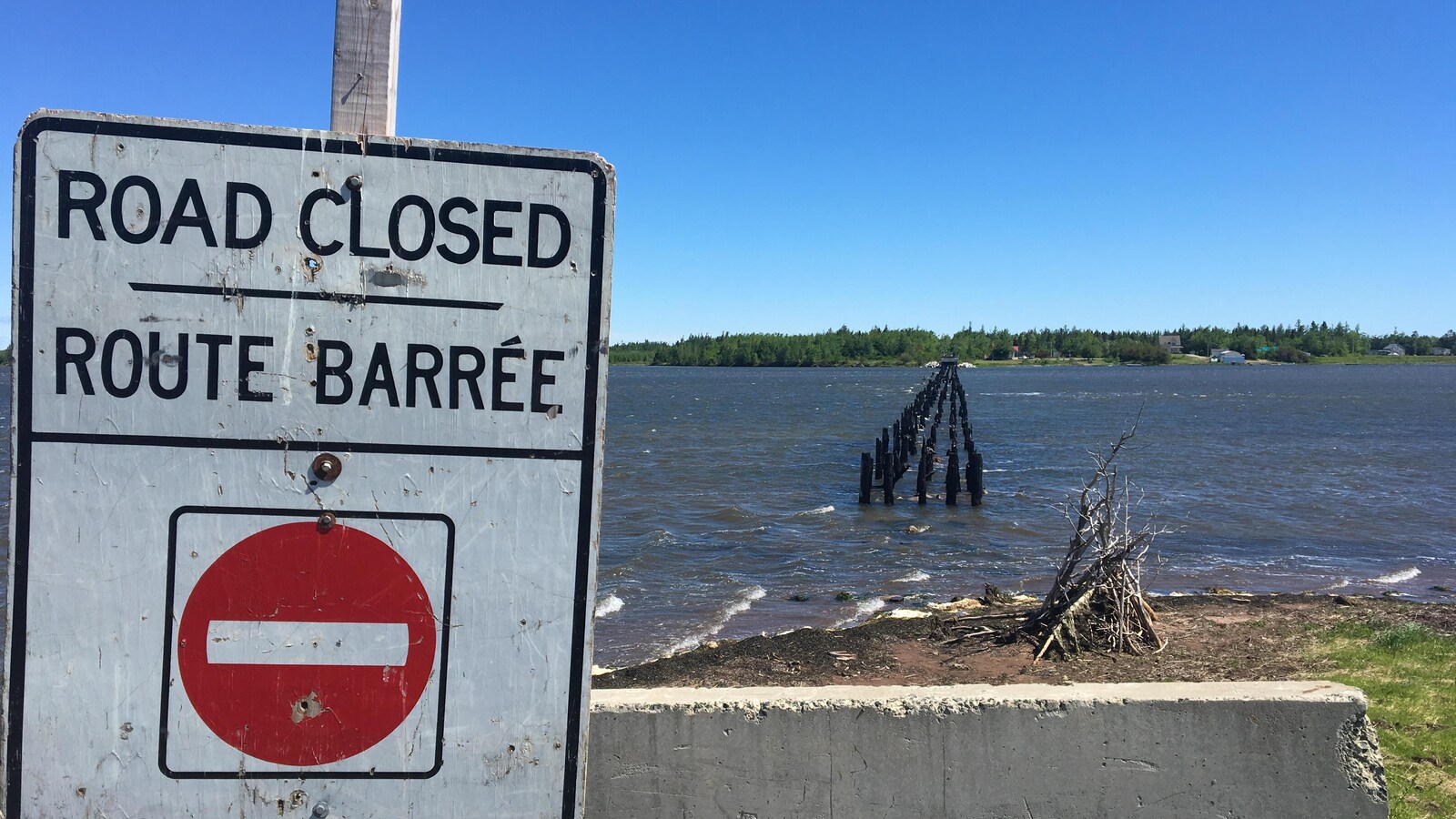Voici ce qui reste, aujourd'hui, du vieux pont de bois d'Inkerman, incendié à l'automne 2017