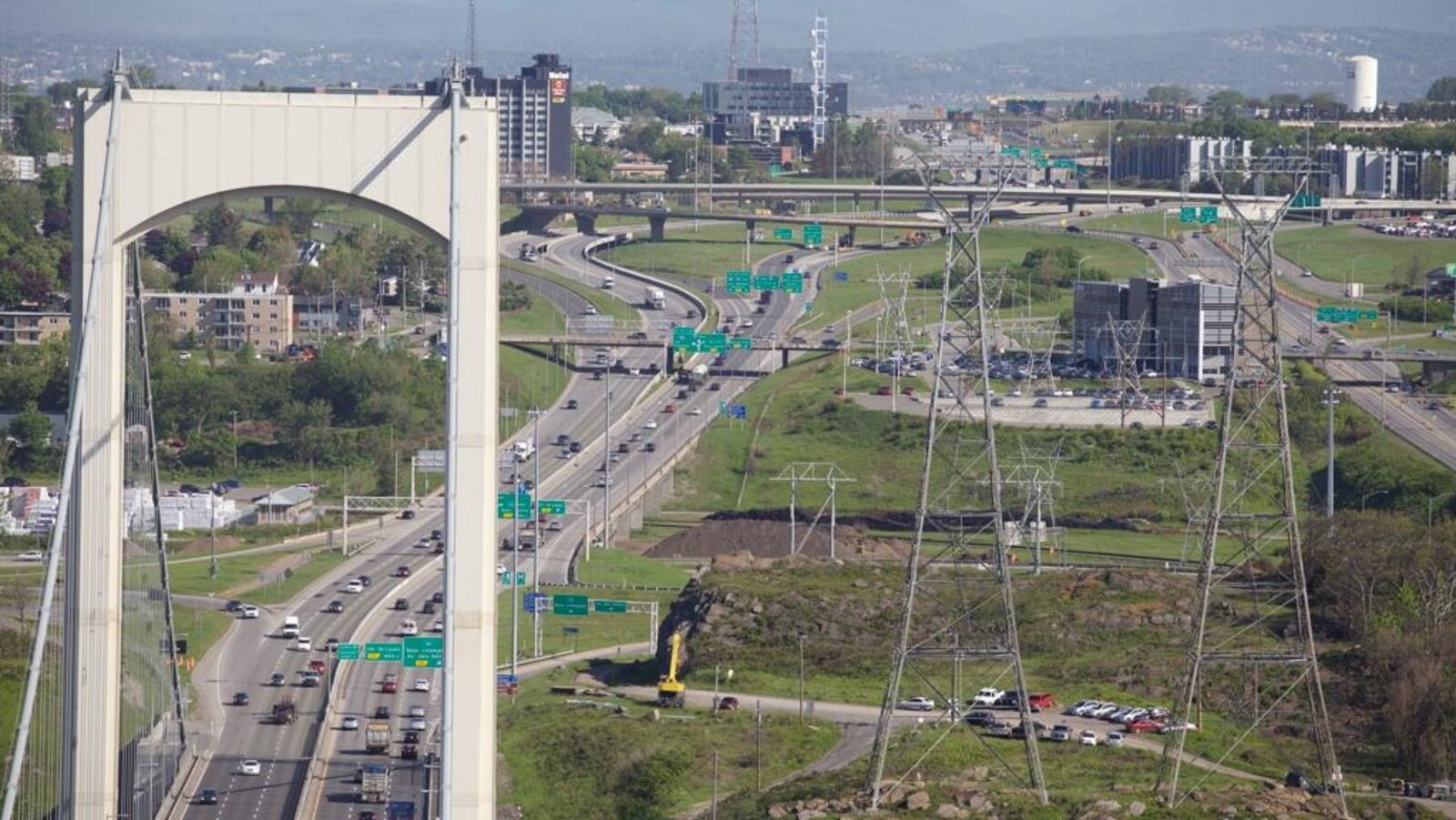 La circulation à la tête du pont Pierre-Laporte