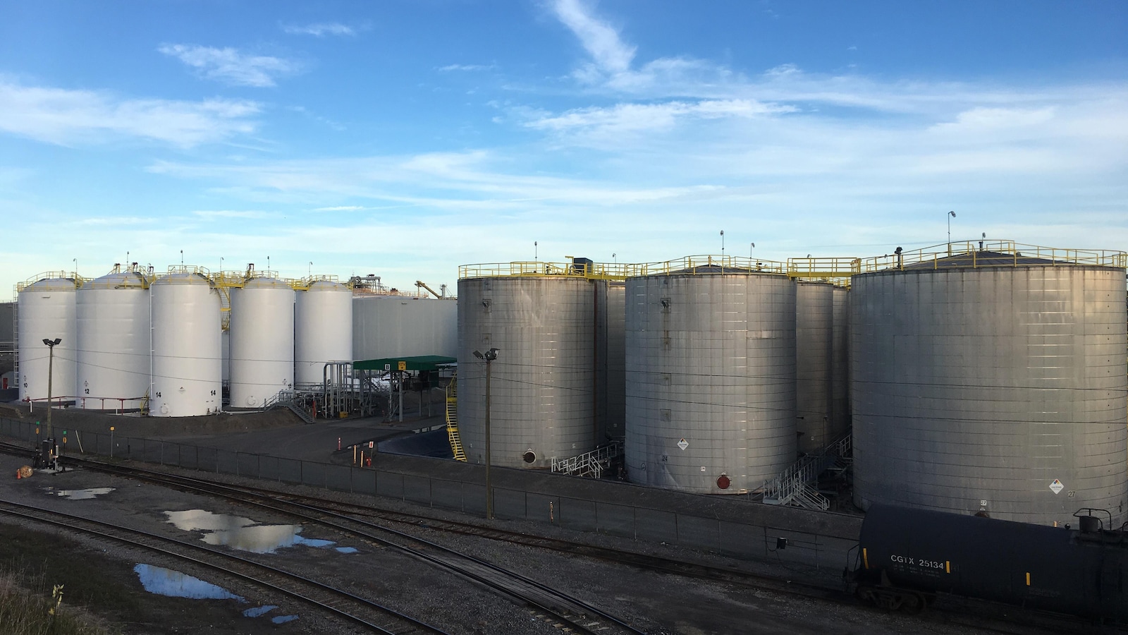 Des citernes au port de Québec