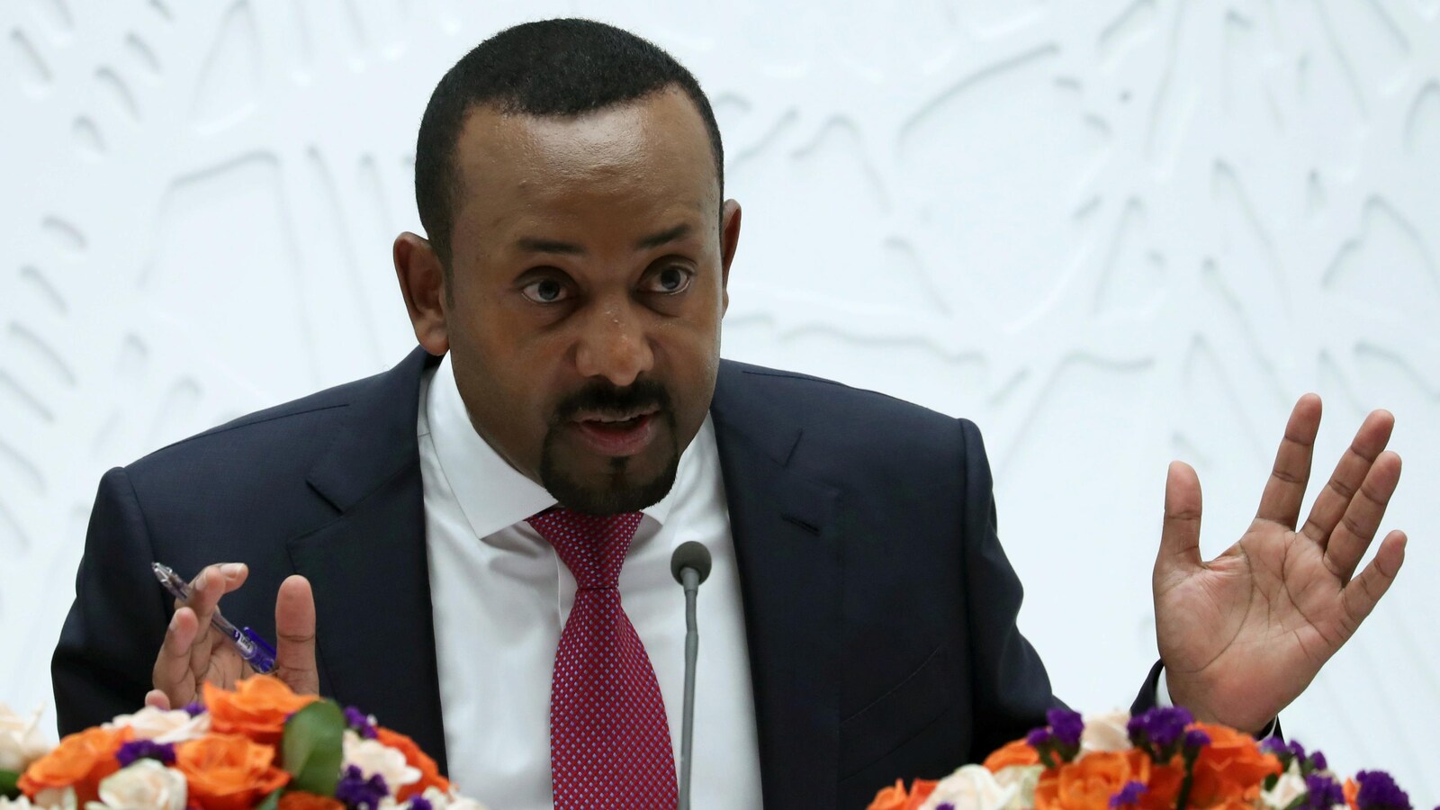 Le premier ministre de l'Éthiopie Abiy Ahmed s'adresse aux médias lors d'un point de presse.