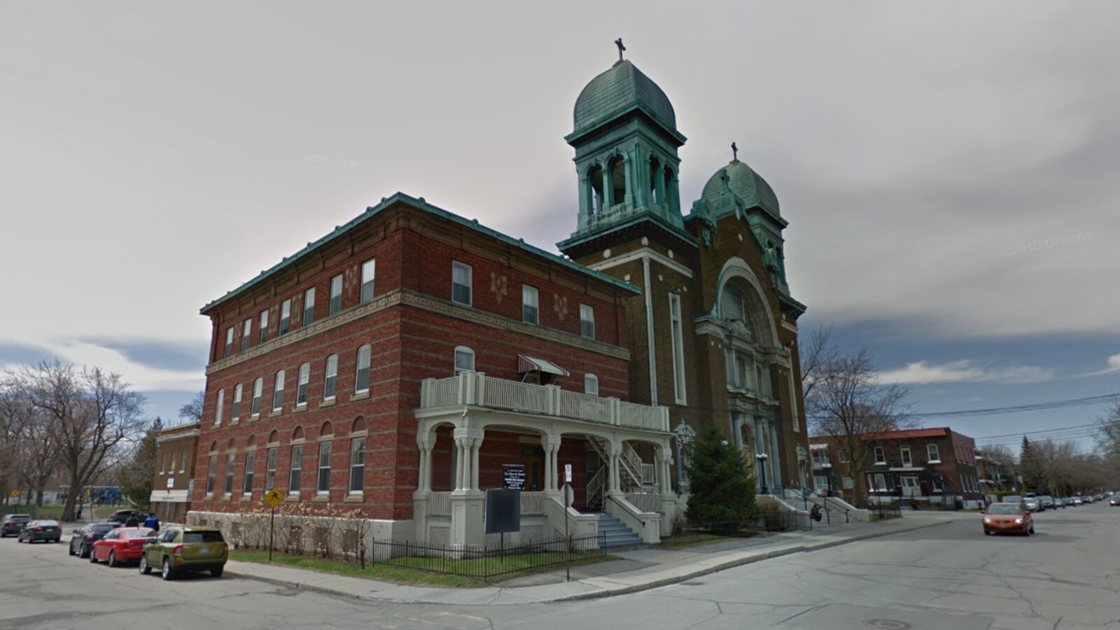 Le diocèse de Montréal ouvre un presbytère aux demandeurs d'asile ICI