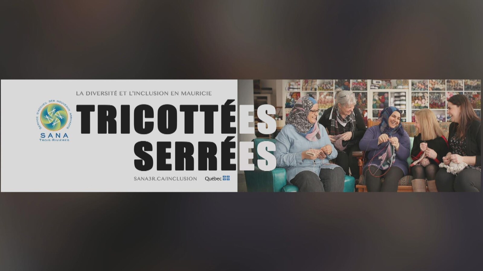 Une publicité montrant cinq femmes qui tricotent, dont deux portent le voile