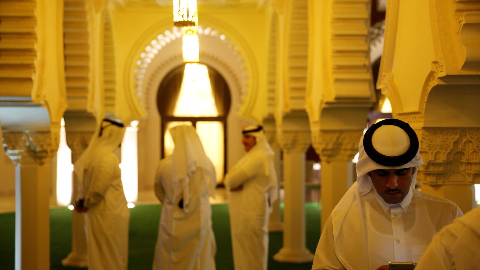 Le personnel diplomatique qatari en attente d'une visite du secrétaire américain à la Défense, James Mattis.