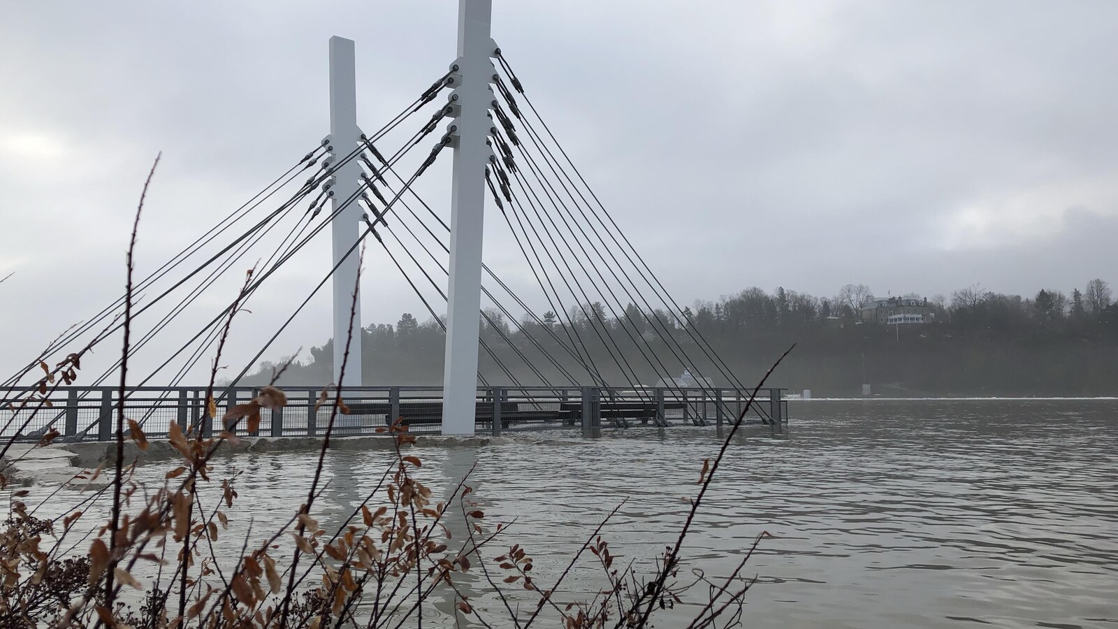Le Quai-des-Légendes pendant la crue printanière de 2019.