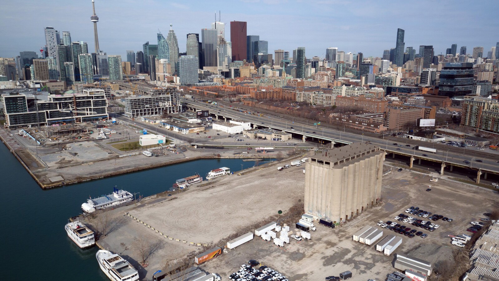 Vue aérienne du secteur riverain de Toronto