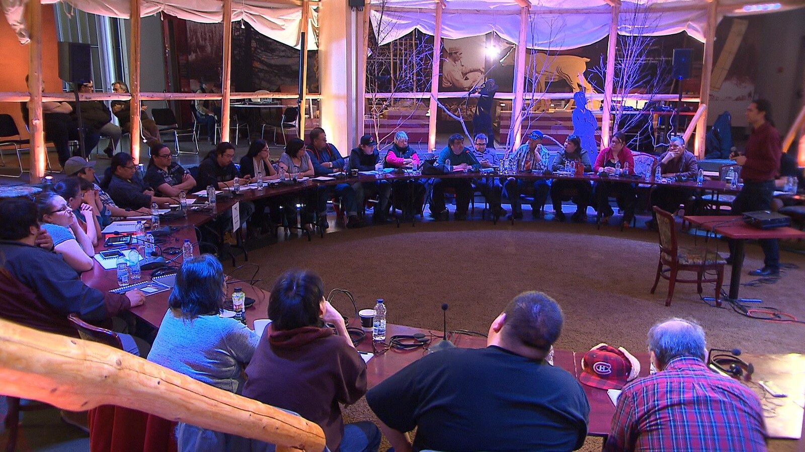Un grand rassemblement des radios communautaires organisé par la Société de communication Atikamekw-Montagnais au musée Shaputan, dans la communauté innue de Uashat.