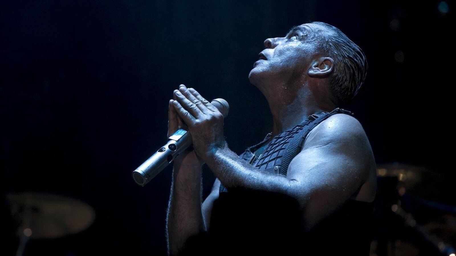 Rammstein fait scandale en détenus de camps nazis dans une vidéo Rammstein fait scandale en détenus de camps nazis dans une vidéo