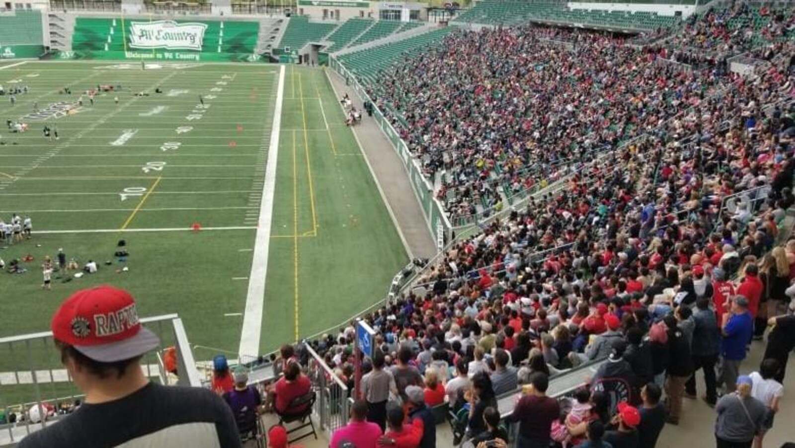 Vue des supporteurs des Raptors au stade Mosaic.