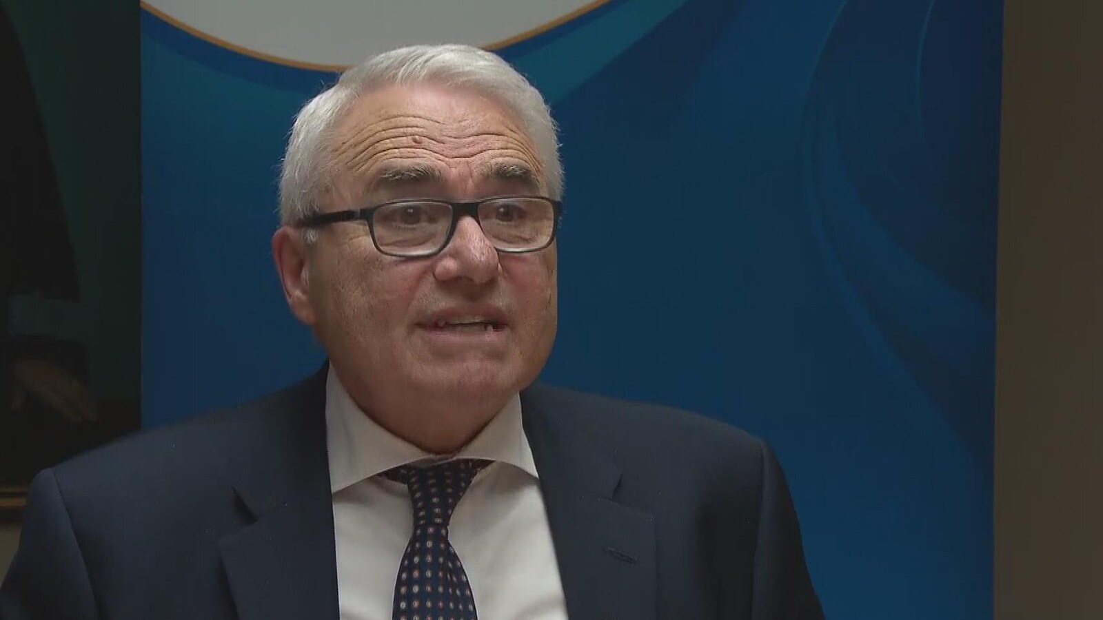 Raymond Théberge en point de presse