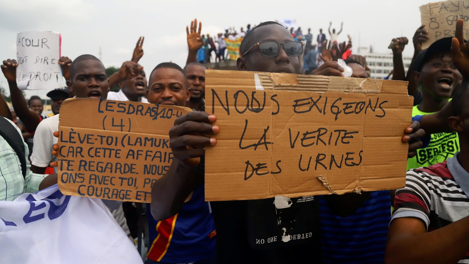 Les partisans de Martin Fayulu, qui conteste les résultats de l'élection présidentielle de la CENI devant la cour constitutionnelle de Kinshasa.